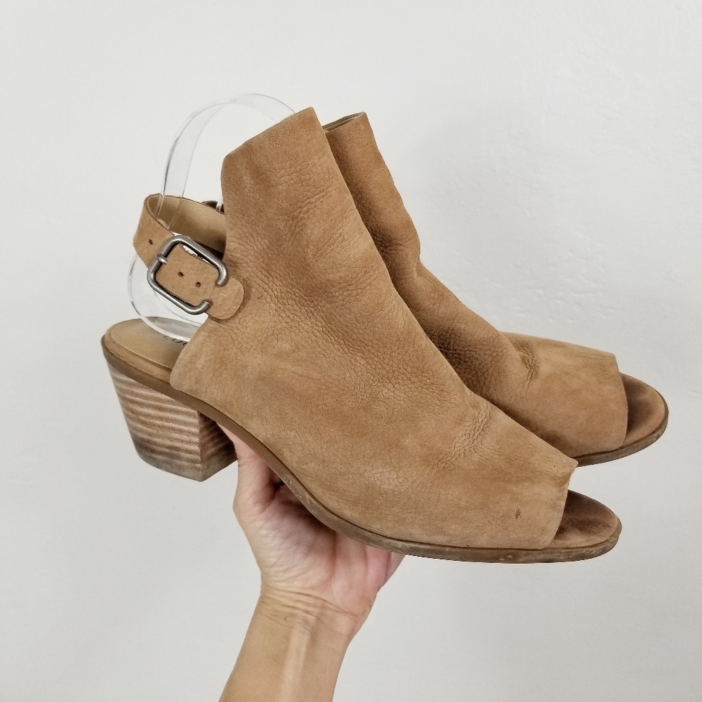 Lucky Brand Bray Open Back Peep Toe tan Nubuck  leather sandal shoe 9